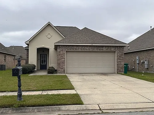 108 Valcour Pl Photo 1