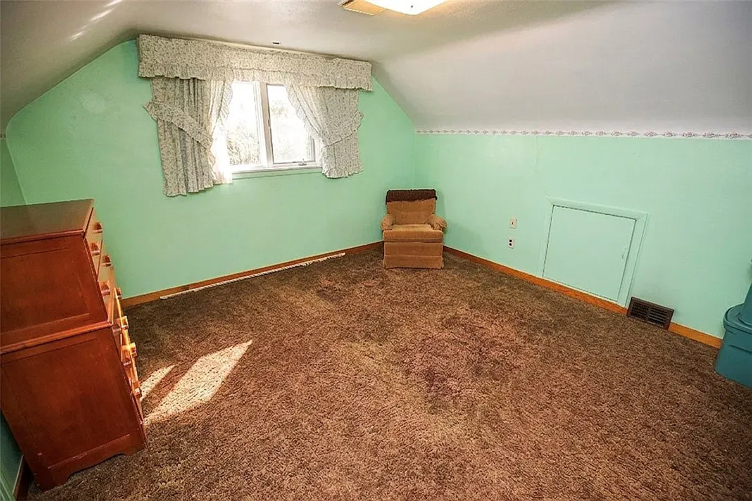 3 bed, 1.5 bath, 1260 sqft, $700 — Photo 1