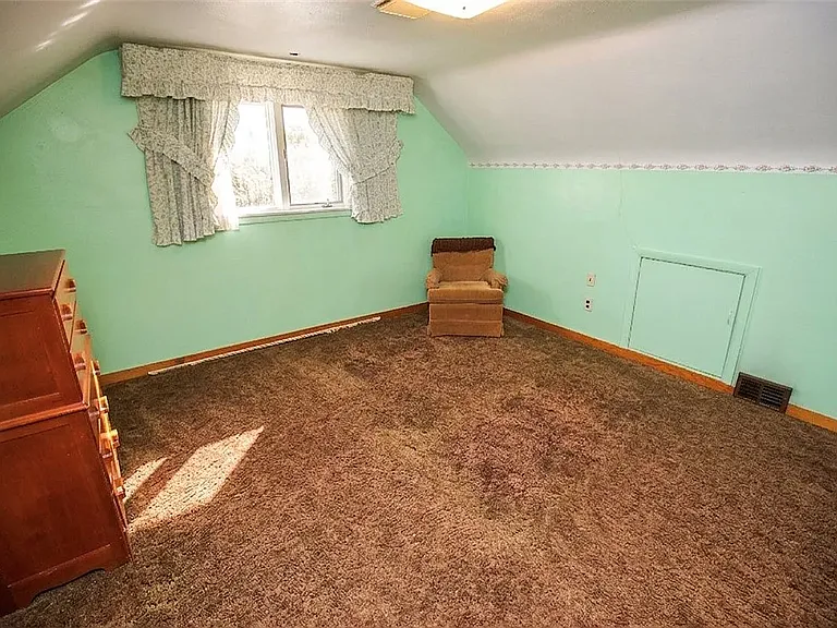 123 E Mifflin St — Photo 7