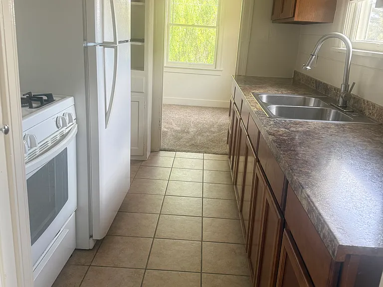 915 Napa St #1/2 — Photo 5