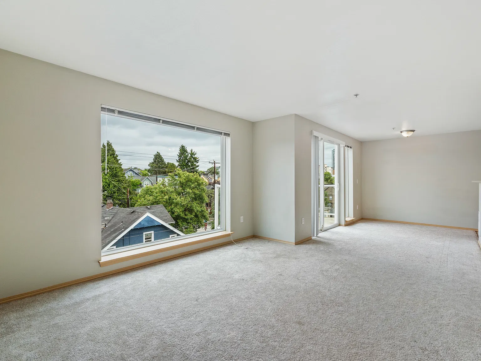 5200 Roosevelt Way NE — Photo 2