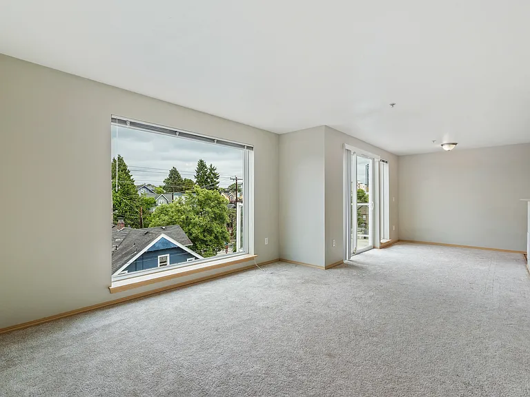 5200 Roosevelt Way NE #403 — Photo 11
