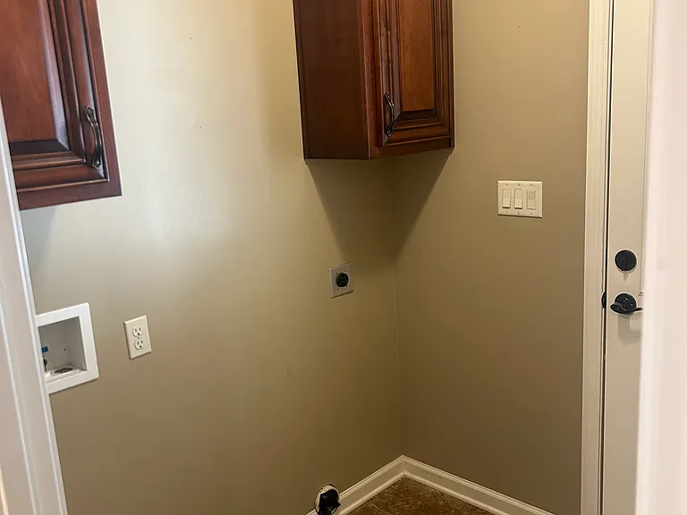 436 Silverstone Dr — Photo 9