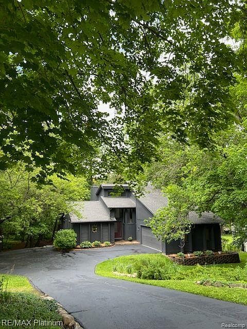 1st image of 891 Blue Heron Dr