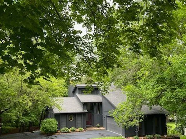 891 Blue Heron Dr, Highland, MI 48357