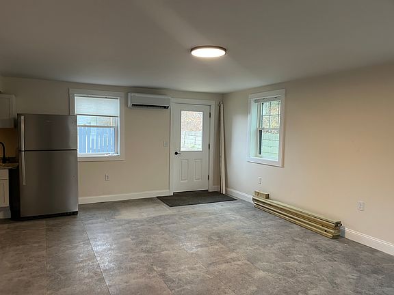 4th image of 196 Penobscot Ave #5