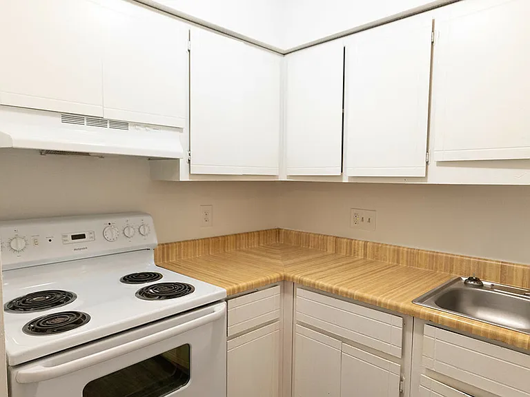 Kitchen (1) Kitchen (1)