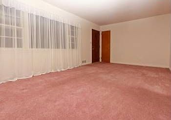 4th image of 6 Pulaski Dr