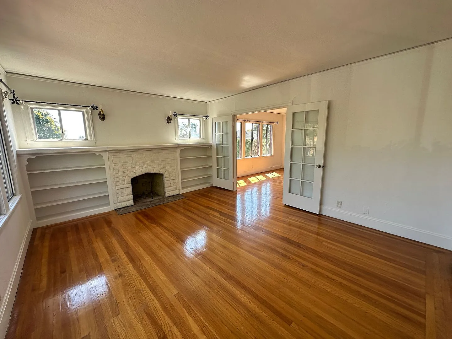 Charming 2BR/2BA Albany Home with Garage & Updated Kitchen — Photo 3