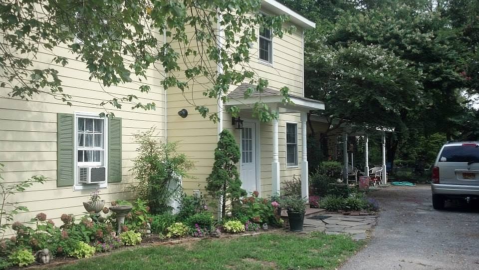 2nd image of 966 Main St