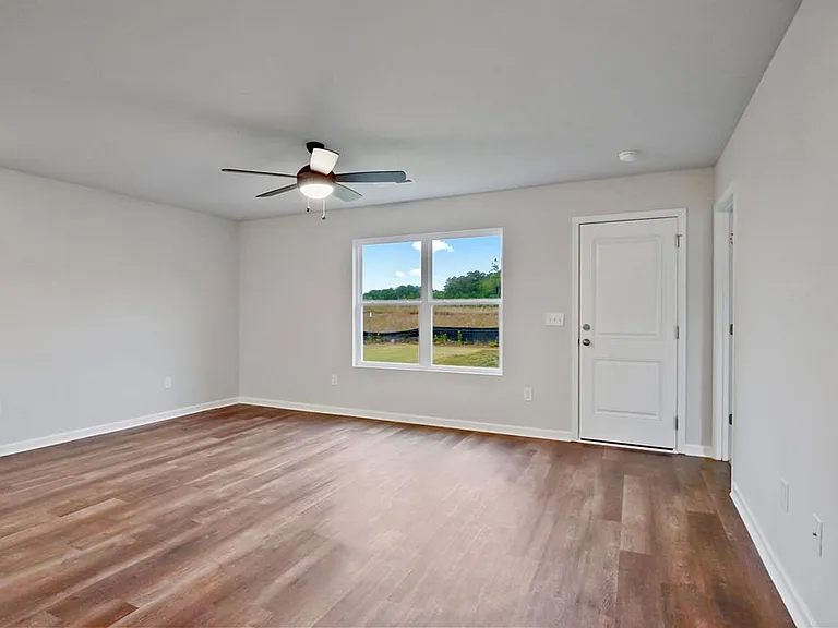 821 Ashford Dr — Photo 10