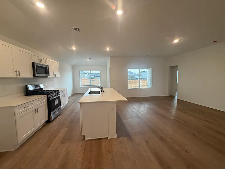 2100 W 30th Ave — Photo 3