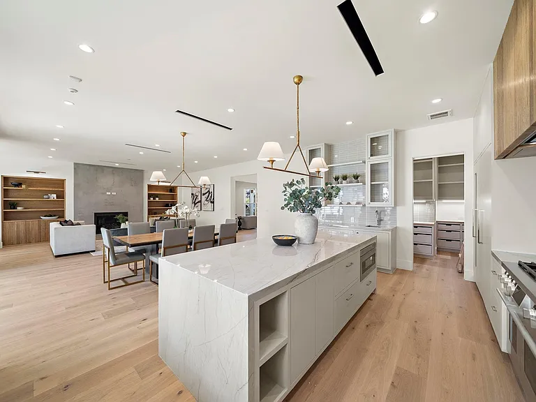 408 Pecore St — Photo 8