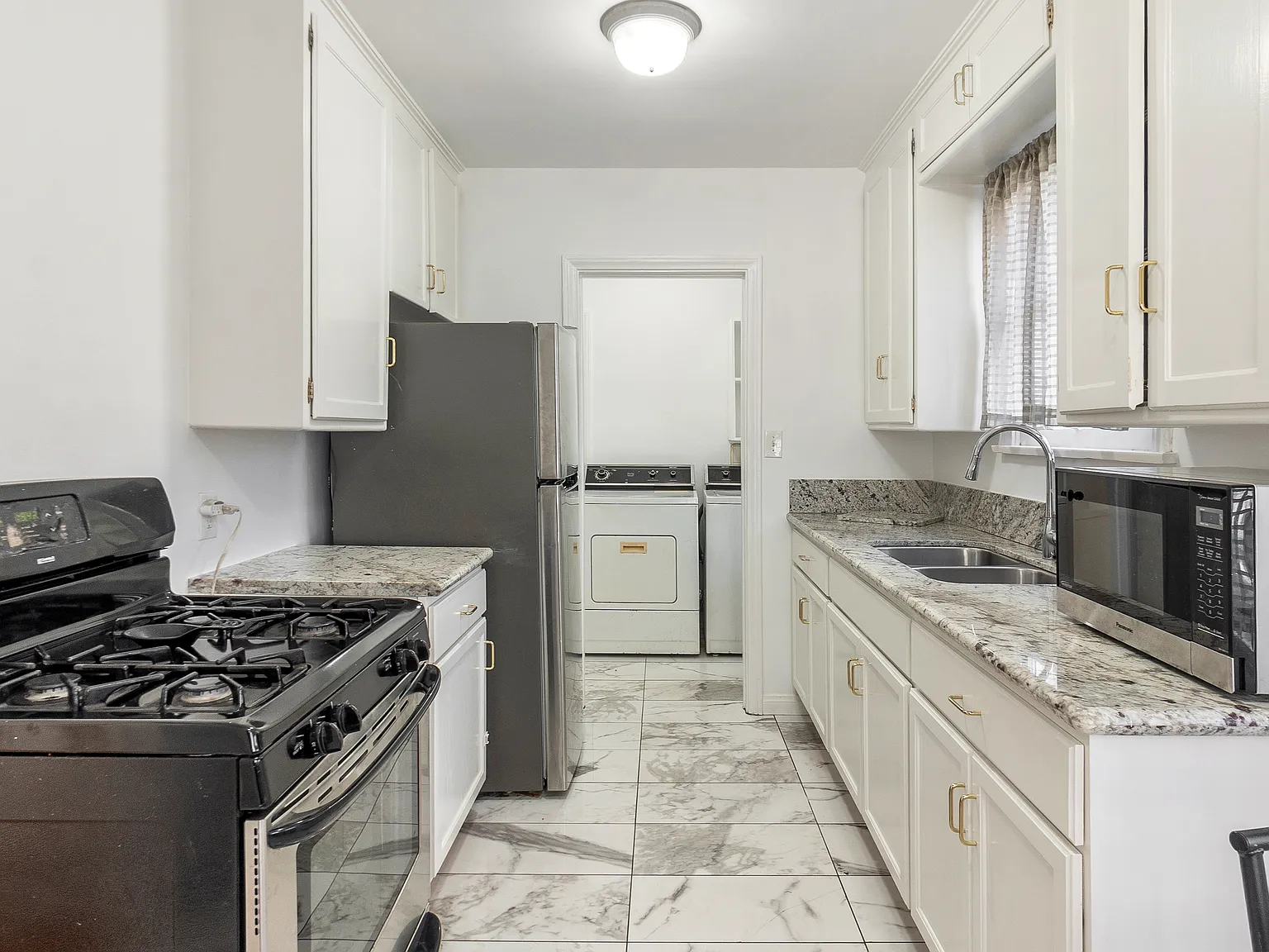 3 bed, 1672 sqft, $1,850 — Photo 2