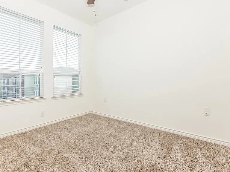 Green Oaks — Photo 30