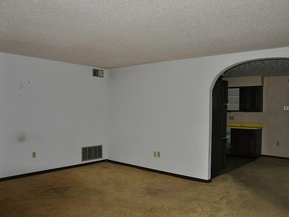 2nd image of 36050 Pine Tree St