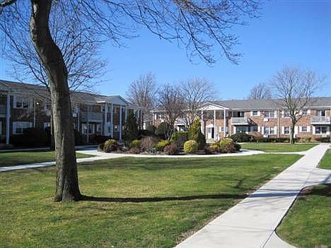 1st image of 4 Fairharbor Dr