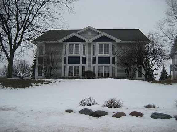 3rd image of 584 Geneva National Ave N
