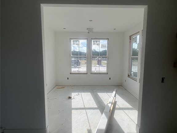 4th image of 4056 Lakeside Club Dr