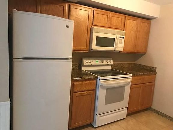4th image of 321 207th Ave NE #2