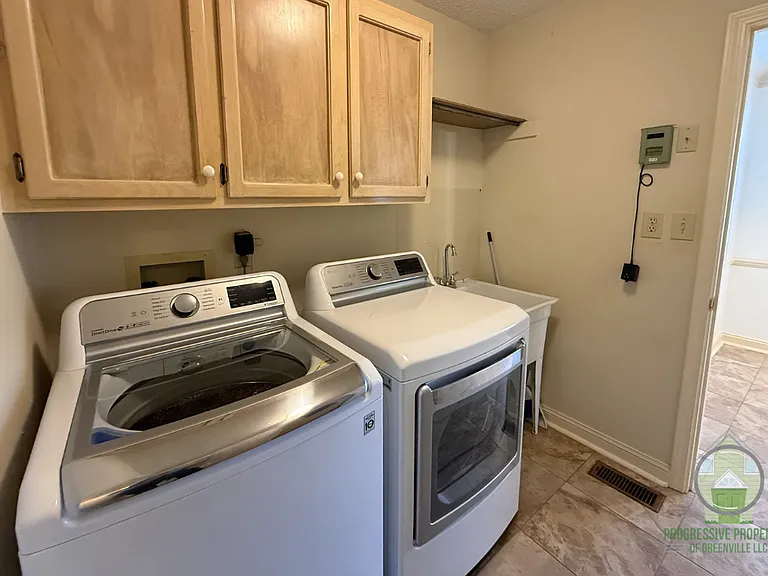 2071 Howlong Ave — Photo 10