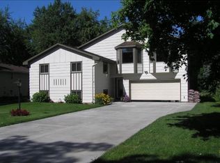 8370 Eastwood Rd, Mounds View, MN 55112