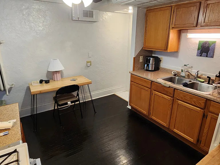 212 W 37th St #5 — Photo 10