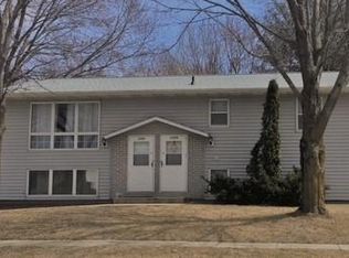 1235 Thiher Dr #A, Hiawatha, IA 52233