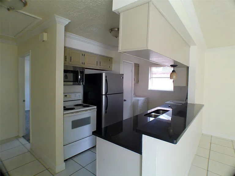 6350 Crestside Dr — Photo 5