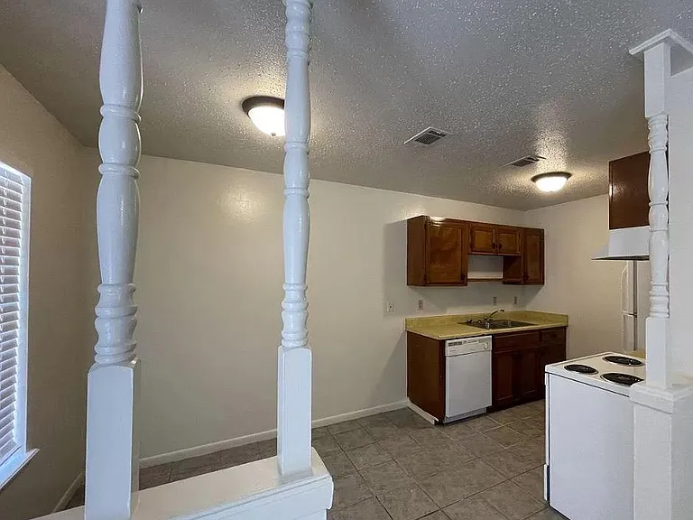 1201 Airline Dr #1201 — Photo 1