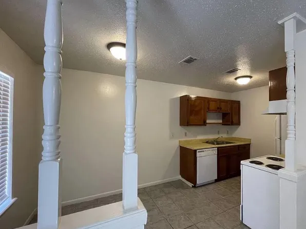 1201 Airline Dr #1201, College Station, TX 77845