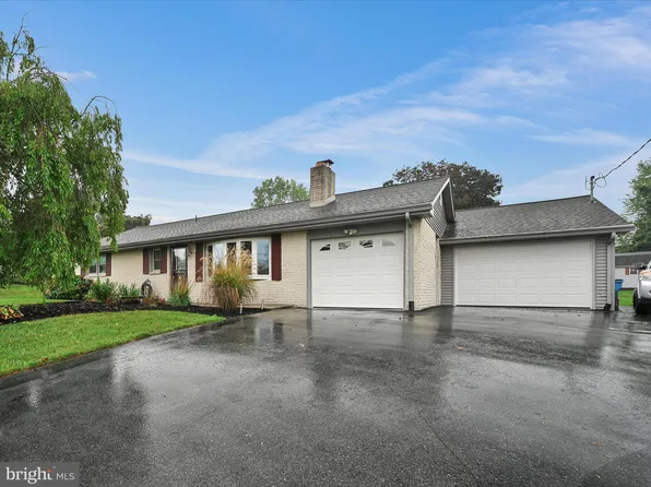 12 Lindbergh Dr, Palmyra, PA 17078