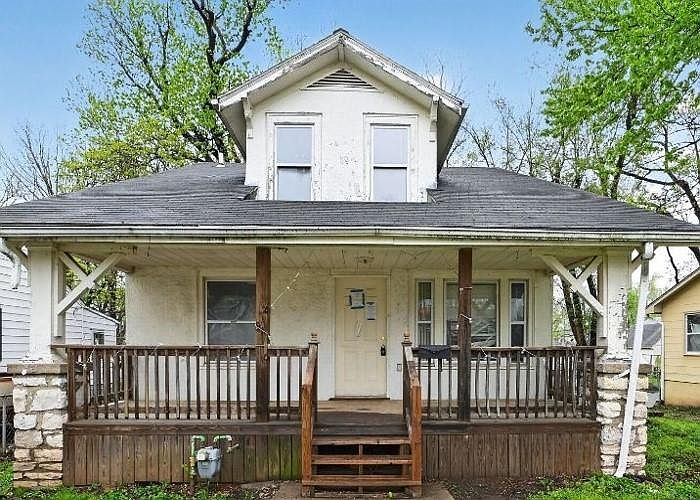 1st image of 121 N Ash Ave