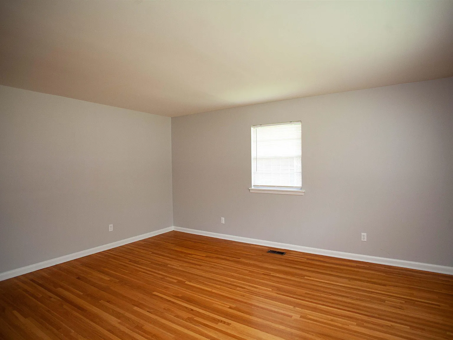 3 bed, 2.0 bath, 1502 sqft, $1,525 — Photo 2