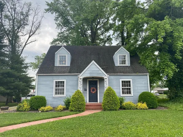 462 W Chester St, Nashville, IL 62263