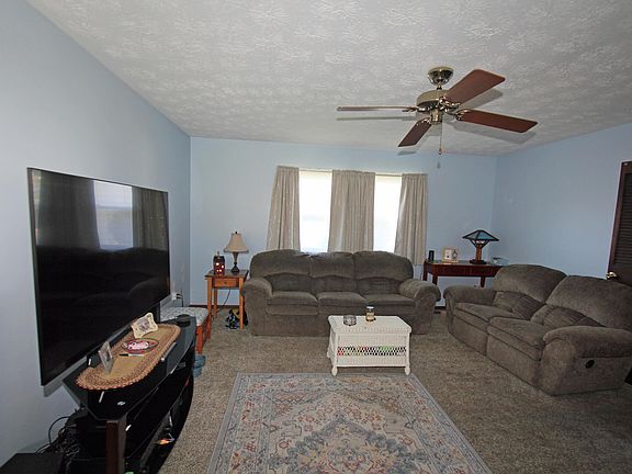 4th image of 1808 W Parkway Dr