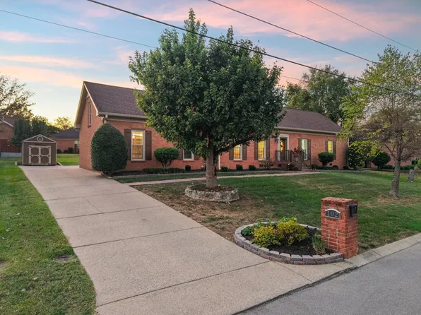 102 Hickory Trl, Hendersonville, TN 37075