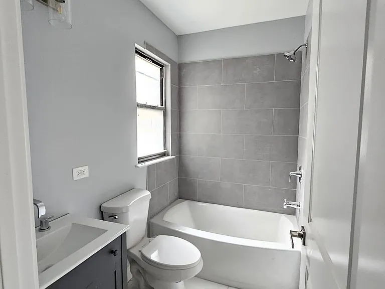 2642 W Pratt Ave #1 — Photo 5