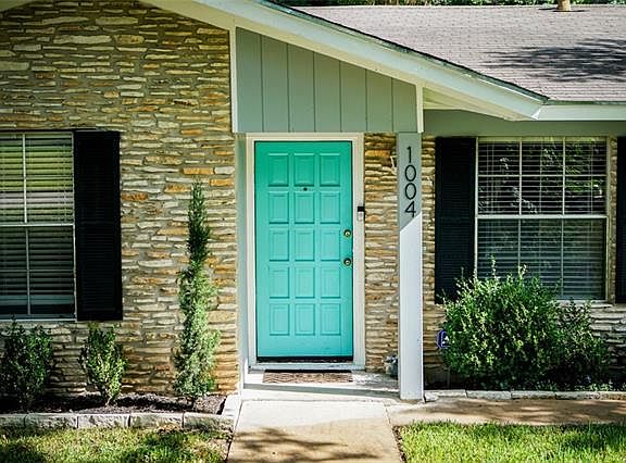 2nd image of 1004 Timberwood Dr