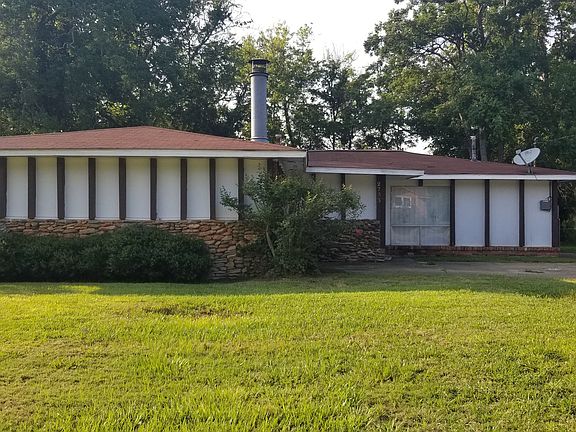 2nd image of 2733 Norwich Dr