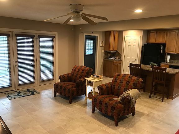 2nd image of 2312 Hillcrest Dr