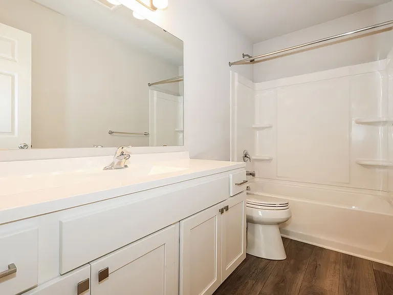 137 W Mason St — Photo 17