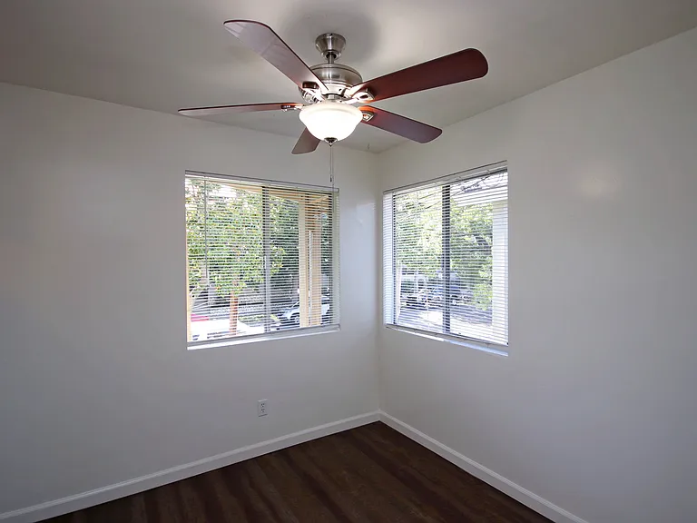 896 Magnolia Ave #4 — Photo 14