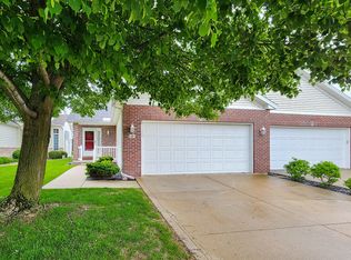 15 Grape Vine Ln, Bloomington, IL