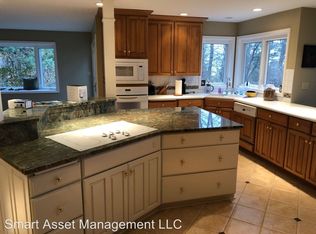 10130 N Sheridan Dr, Mequon, WI 53092