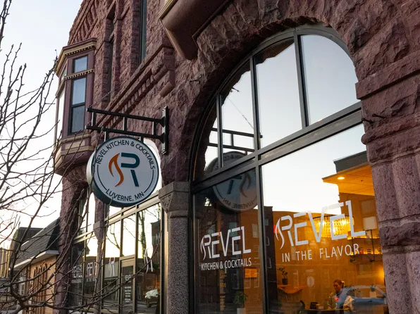 105 1/2 E Main St #1, Luverne, MN 56156