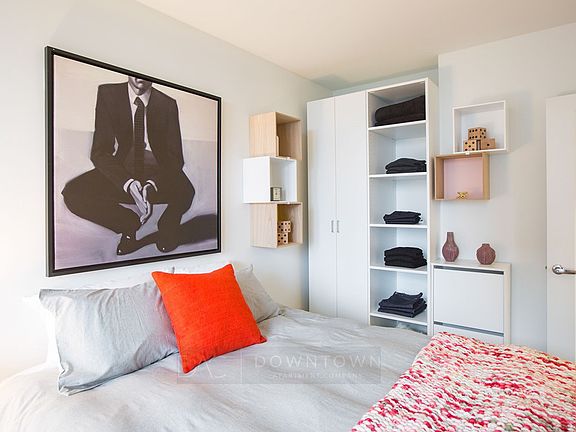 4th image of 152 W Superior St #1101