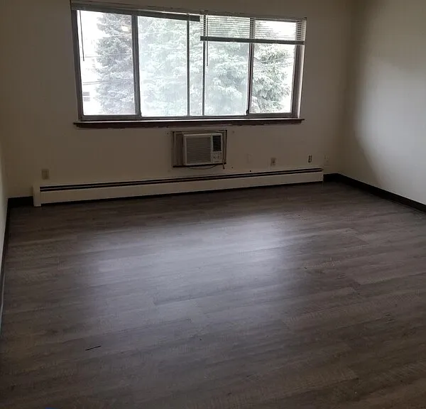 210 N Summit St #13 — Photo 3