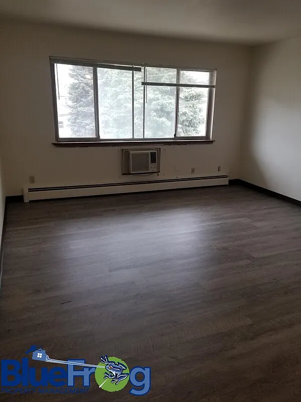 Building Photo - 210 N Summit St #13
