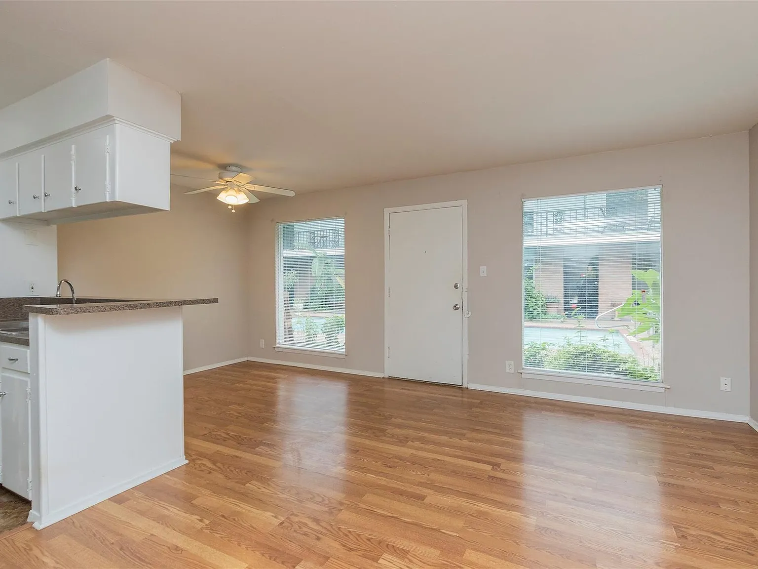 1 bed, 1.0 bath, 650 sqft, $925 — Photo 3
